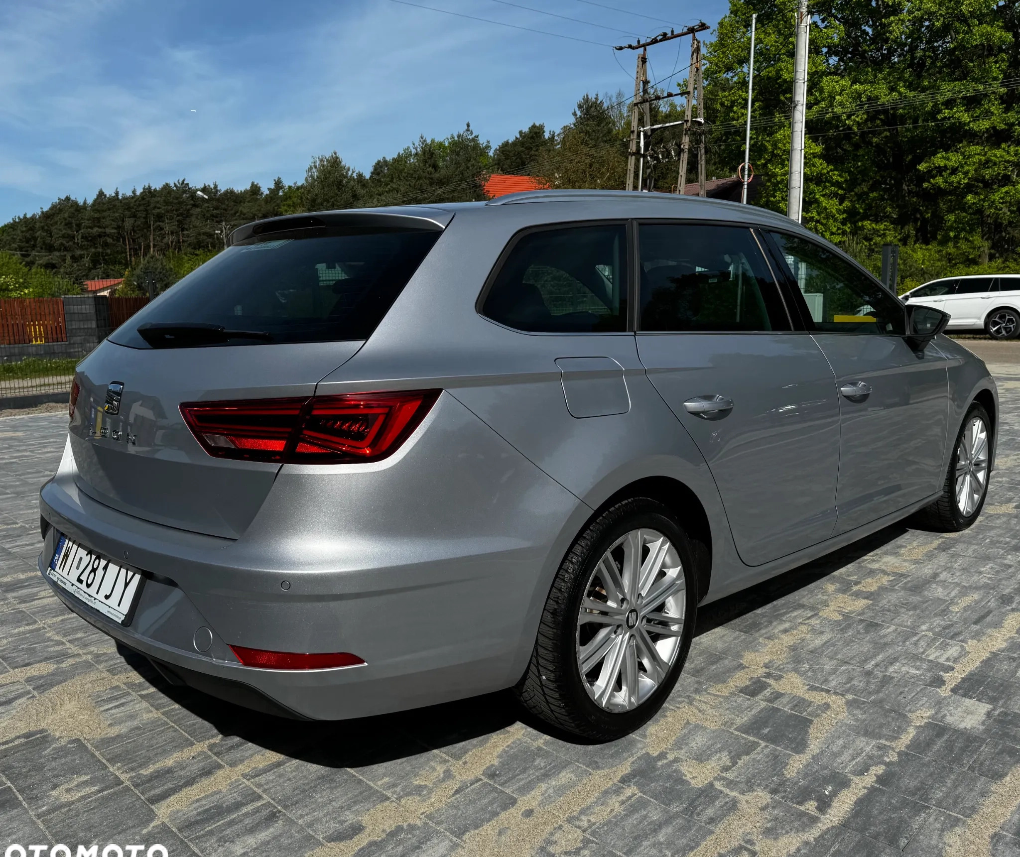 Seat Leon cena 64900 przebieg: 105800, rok produkcji 2019 z Szydłowiec małe 562